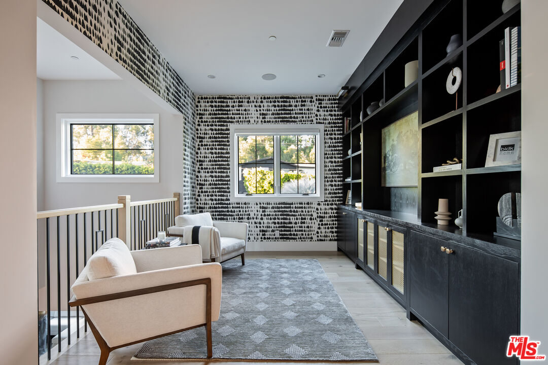 19074 Sprague St, Tarzana