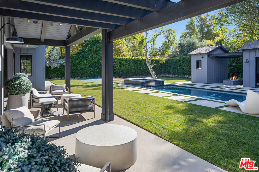 19074 Sprague St, Tarzana