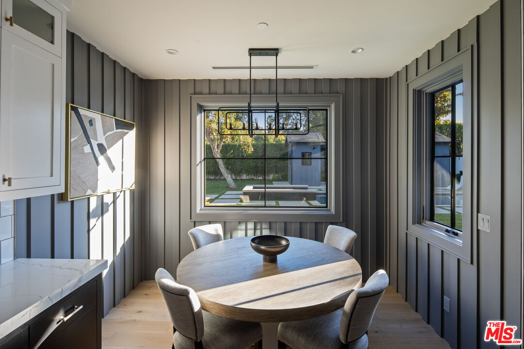 19074 Sprague St, Tarzana