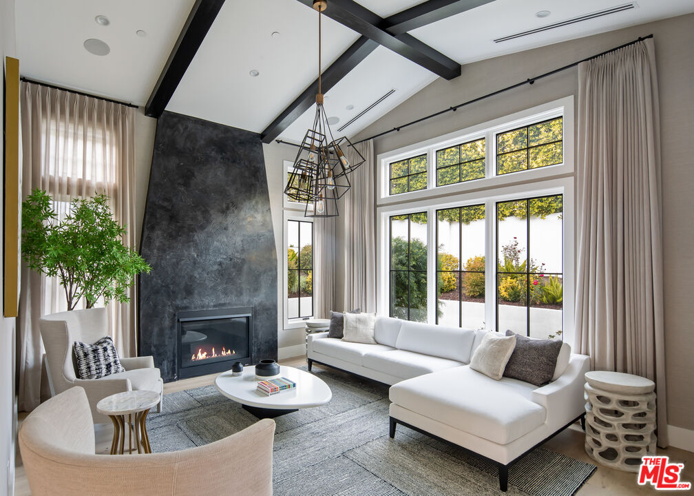 19074 Sprague St, Tarzana