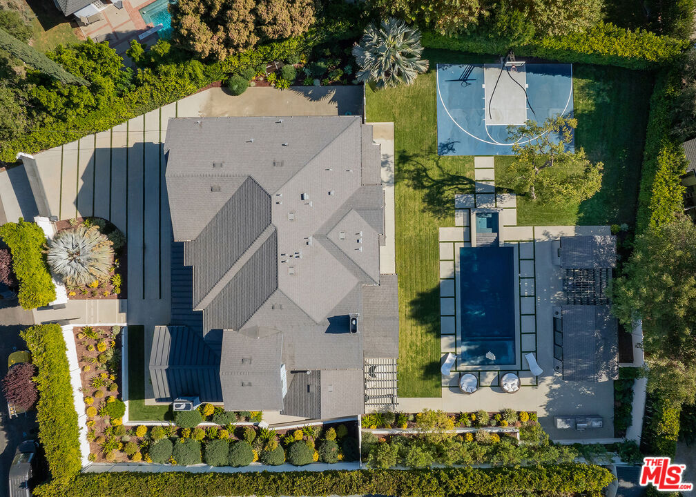 19074 Sprague St, Tarzana