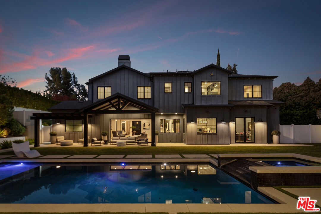 19074 Sprague St, Tarzana