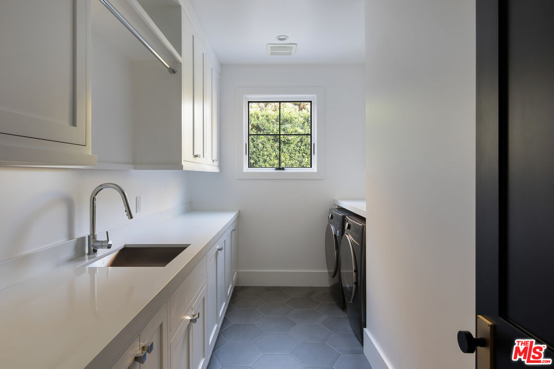 19074 Sprague St, Tarzana