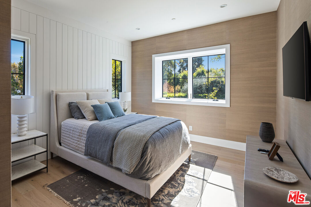 19074 Sprague St, Tarzana
