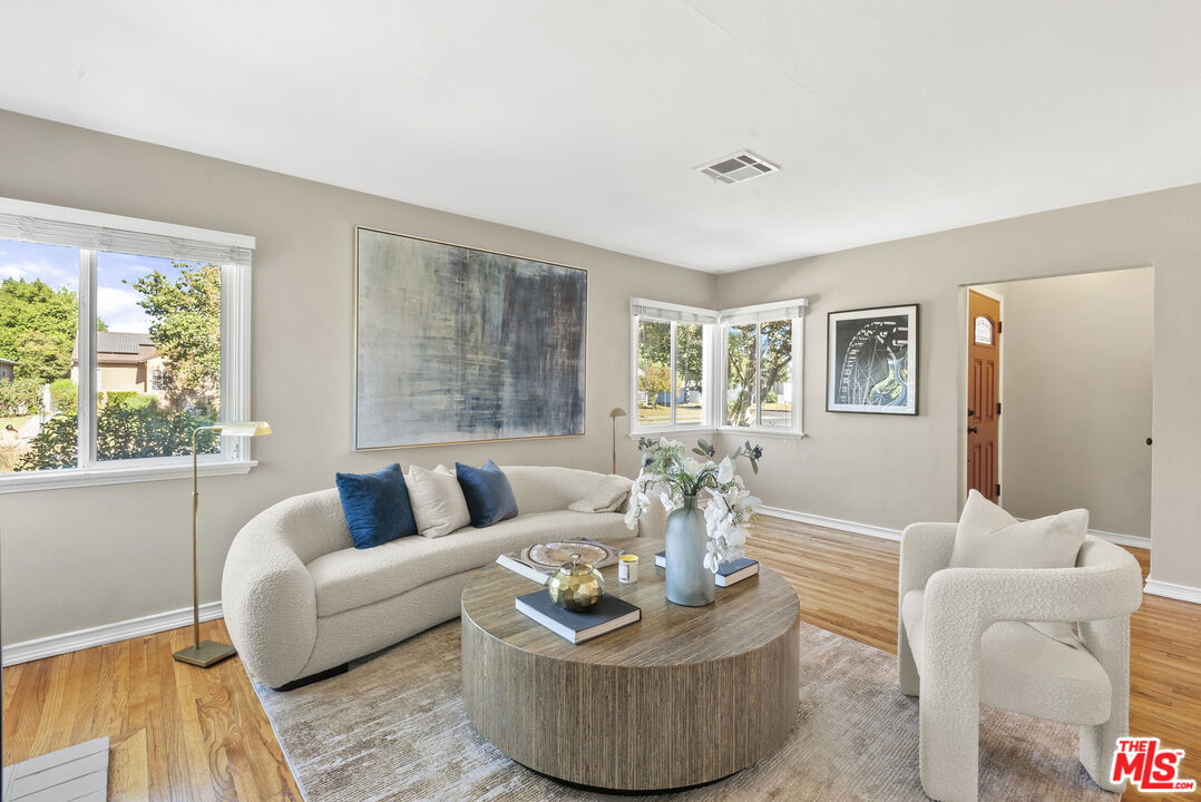 15010 Bassett St, Van Nuys