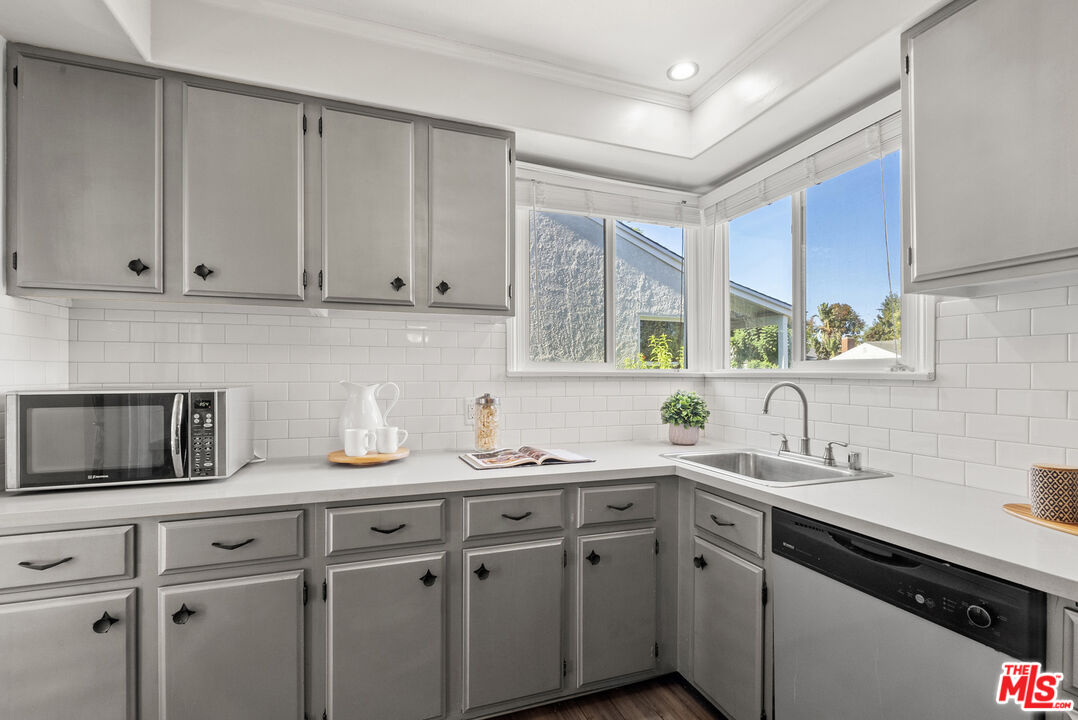 15010 Bassett St, Van Nuys
