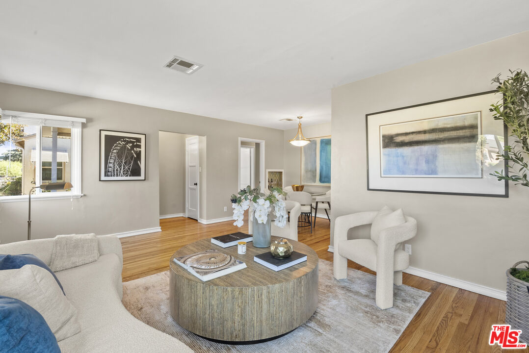 15010 Bassett St, Van Nuys