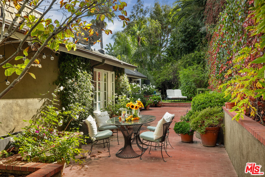 9315 Beverly Crest Dr