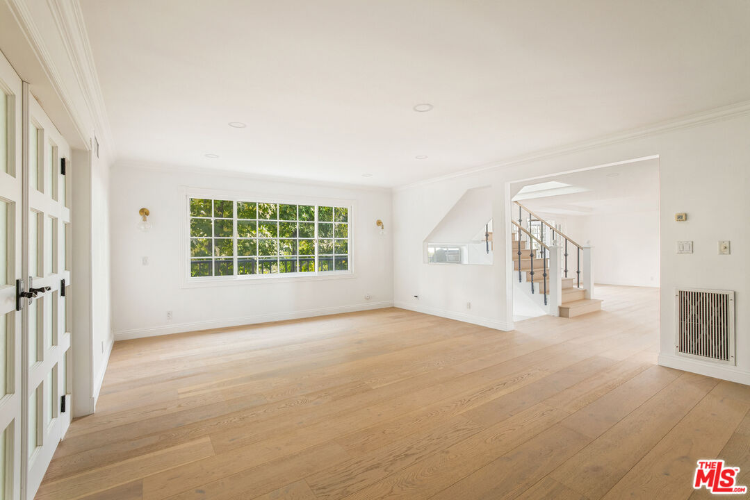 9315 Beverly Crest Dr