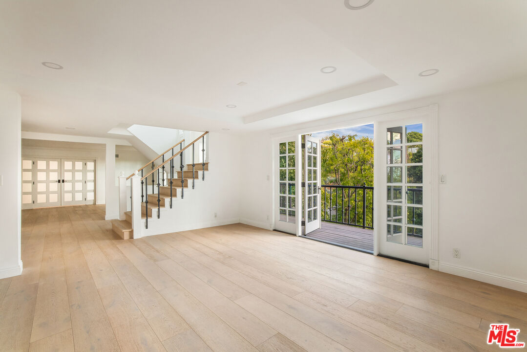 9315 Beverly Crest Dr