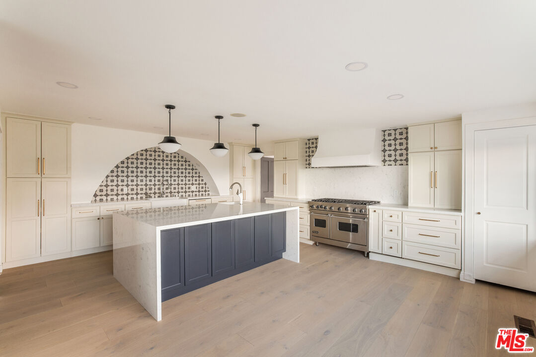 9315 Beverly Crest Dr