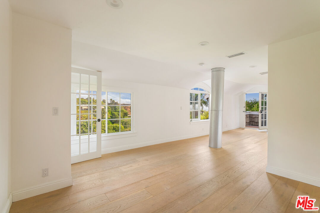 9315 Beverly Crest Dr