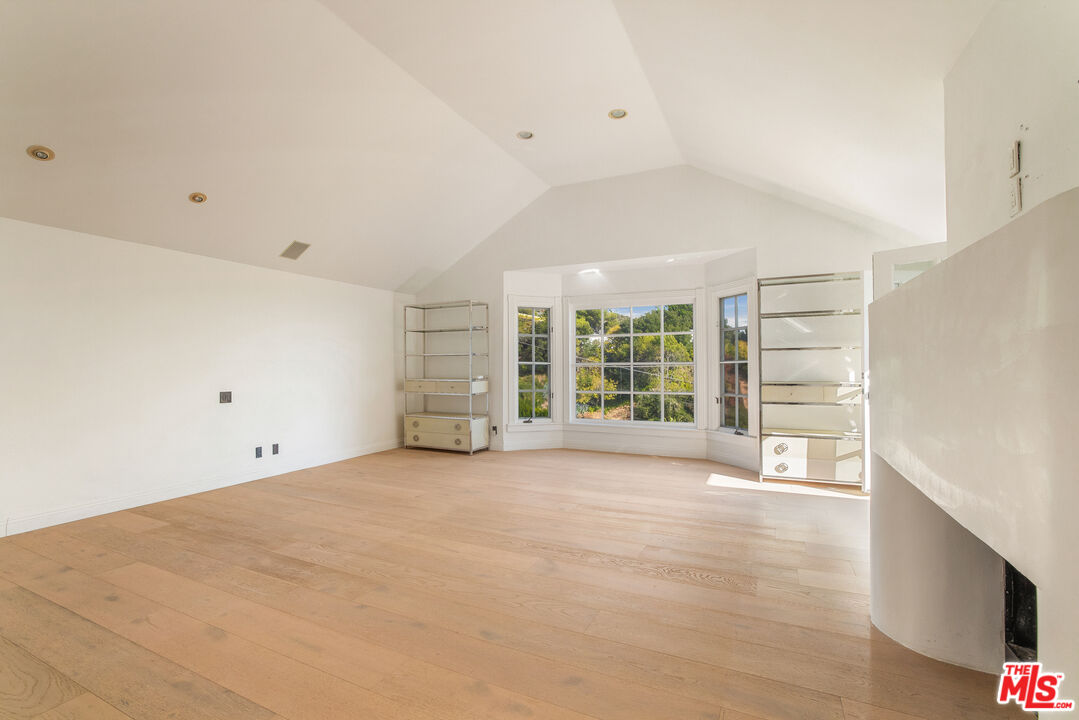 9315 Beverly Crest Dr