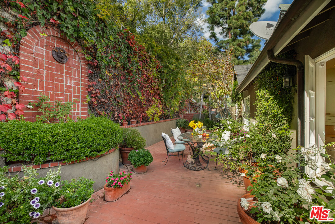 9315 Beverly Crest Dr