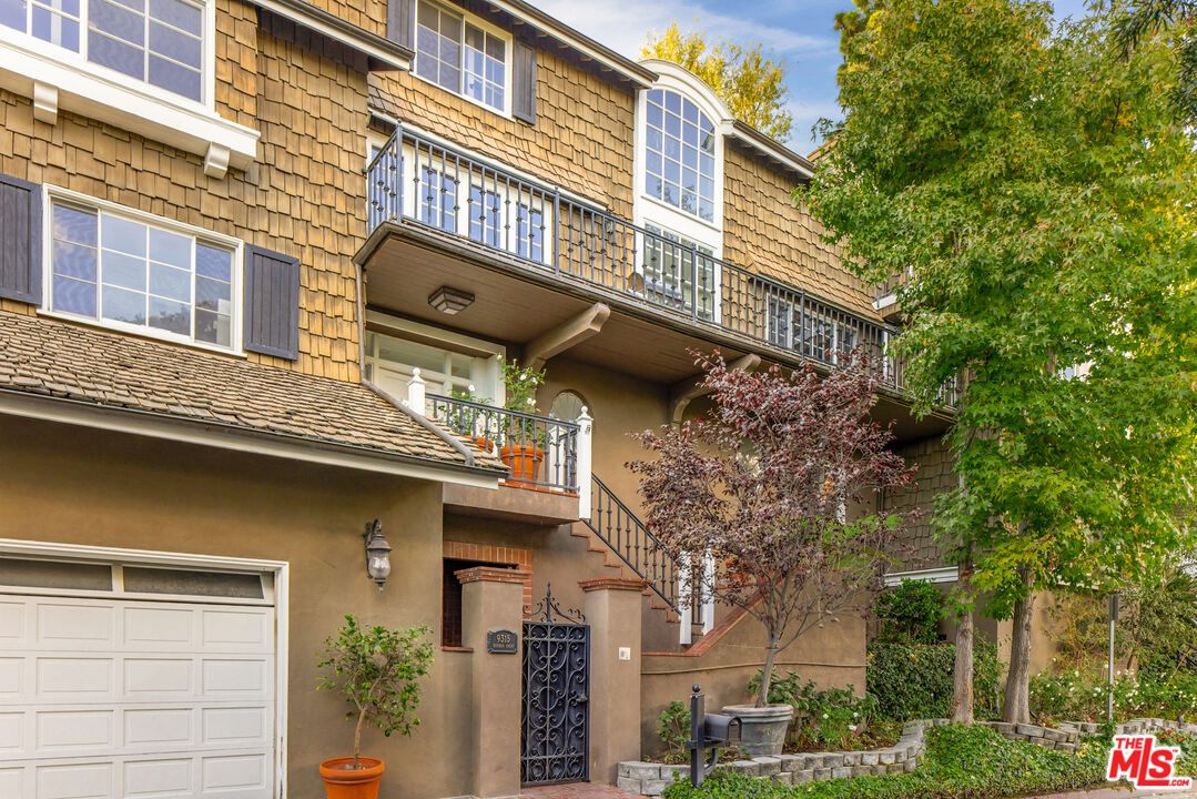 9315 Beverly Crest Dr