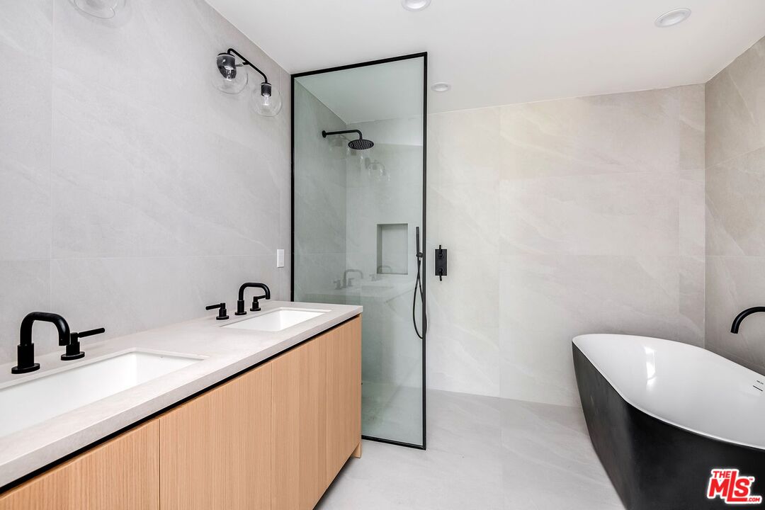10352 Riverside Dr Unit: 303