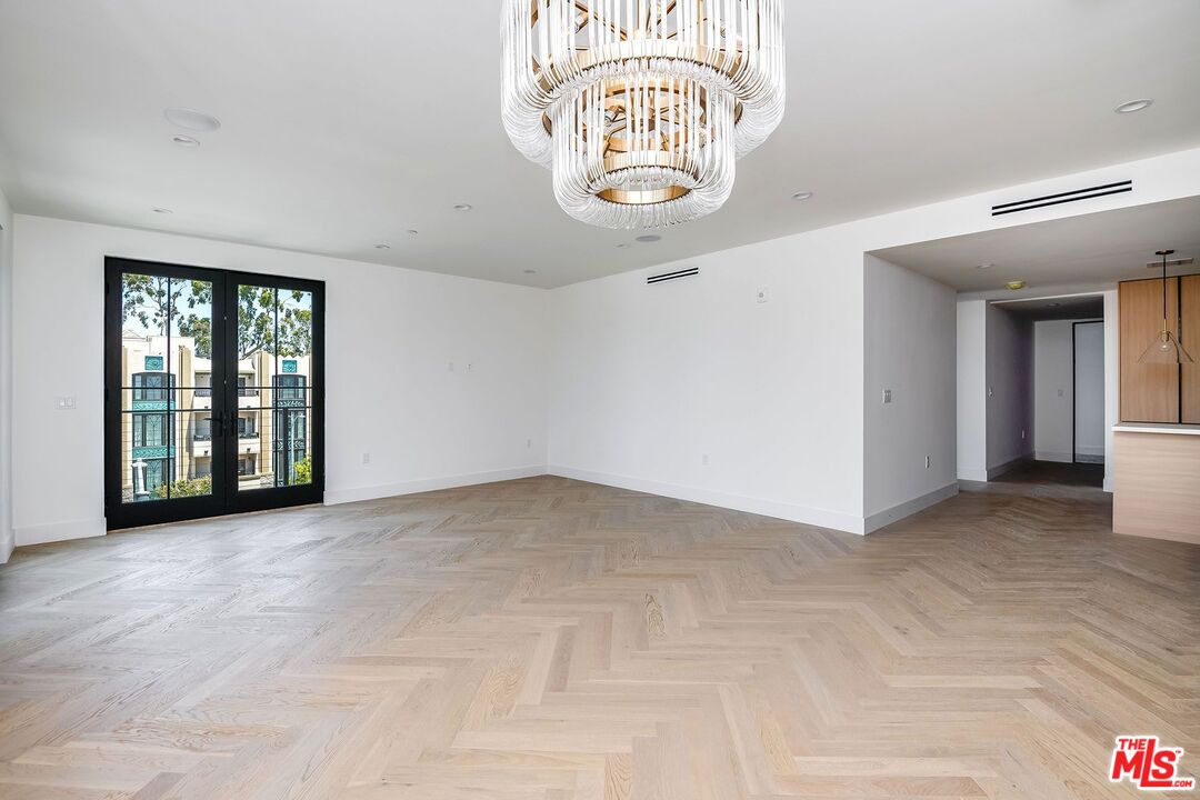 10352 Riverside Dr Unit: 303