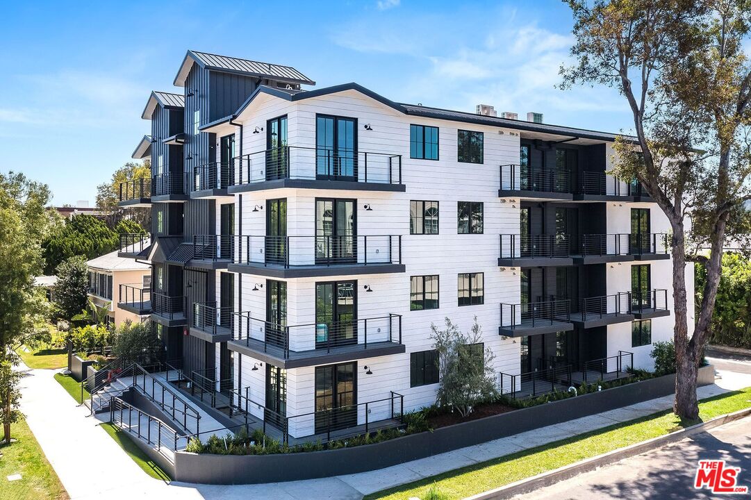 10352 Riverside Dr Unit: 303