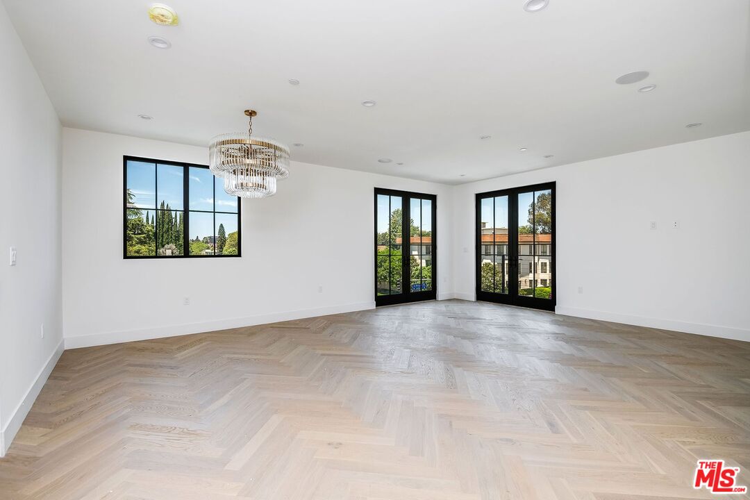 10352 Riverside Dr Unit: 303