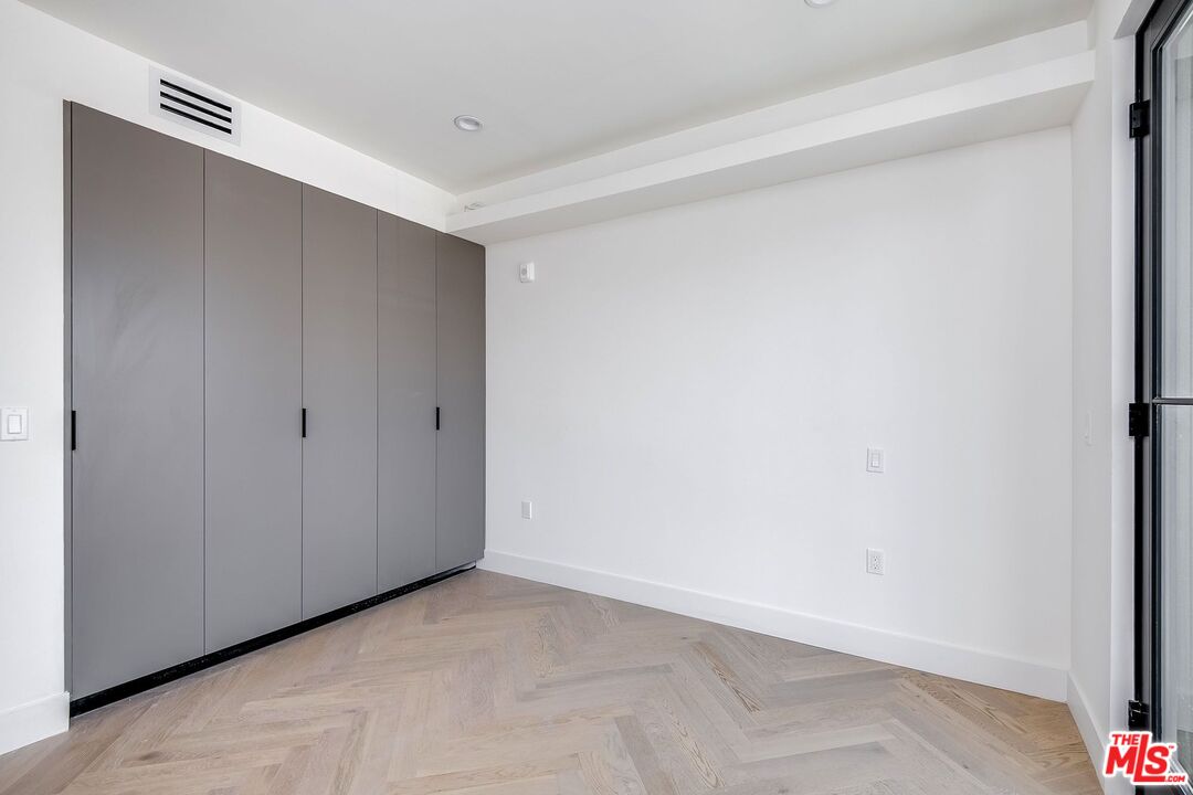 10352 Riverside Dr Unit: 303