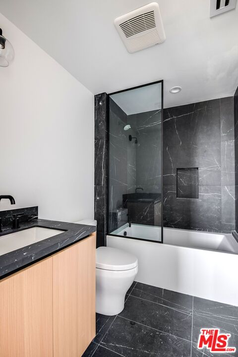 10352 Riverside Dr Unit: 303