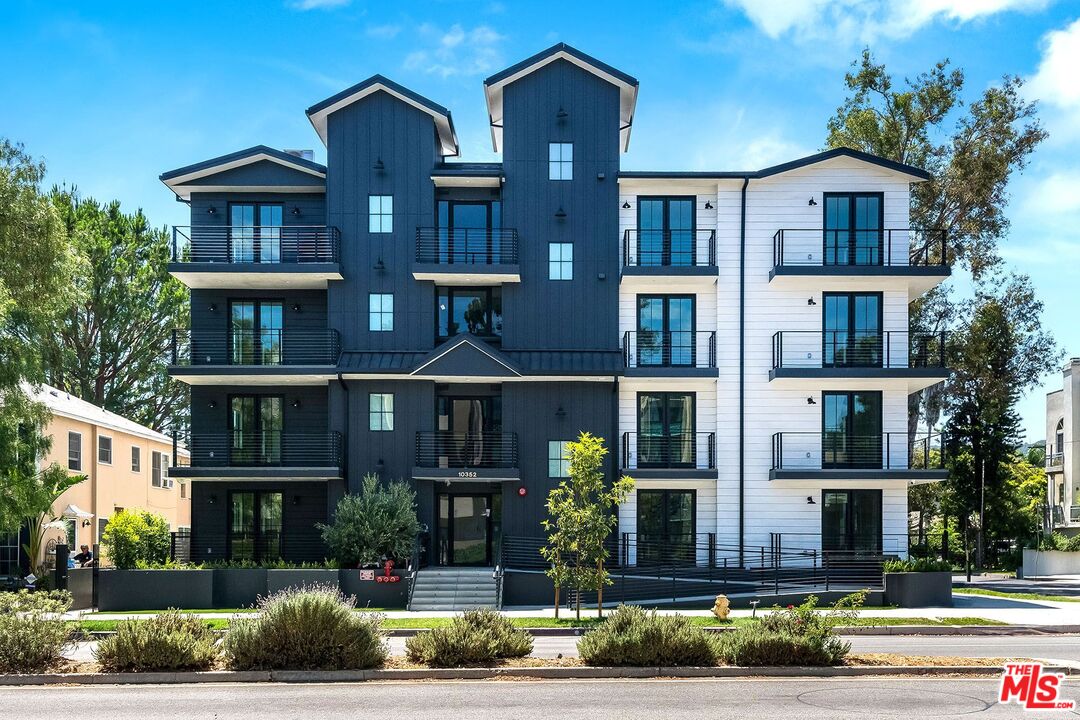 10352 Riverside Dr Unit: 303