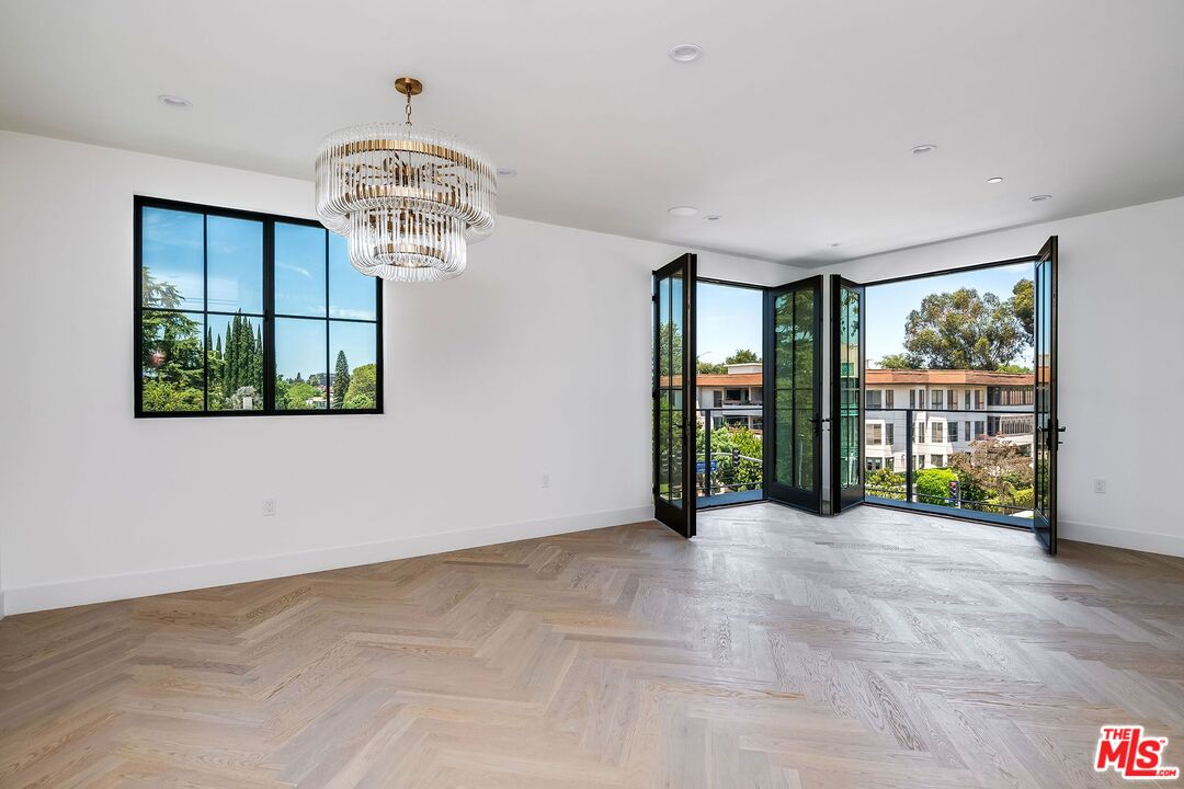 10352 Riverside Dr Unit: 303