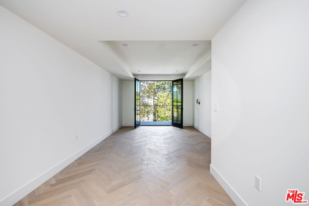 10352 Riverside Dr Unit: 303