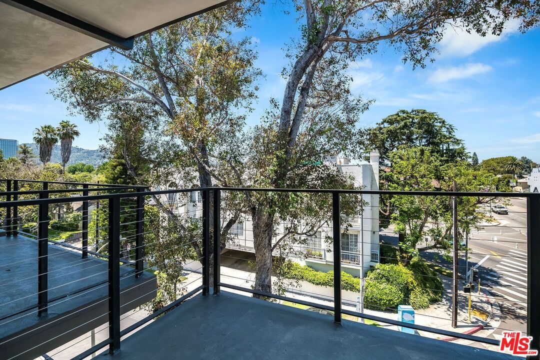 10352 Riverside Dr Unit: 303