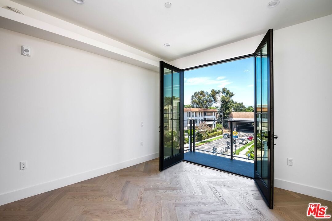 10352 Riverside Dr Unit: 303