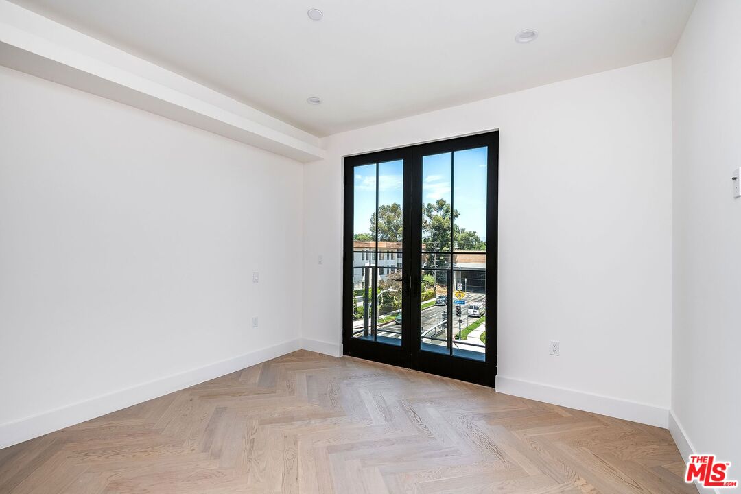 10352 Riverside Dr Unit: 303