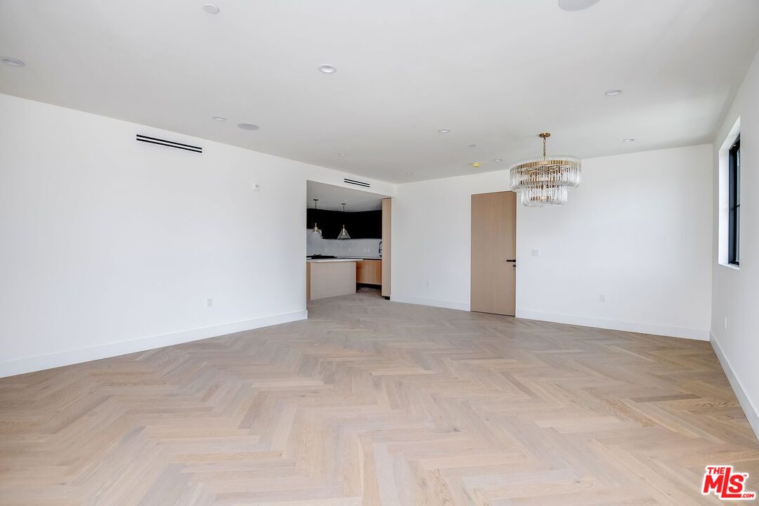 10352 Riverside Dr Unit: 303
