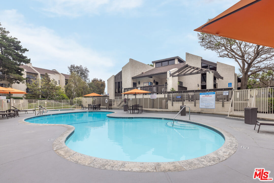 5302 Summertime Ln, Culver City