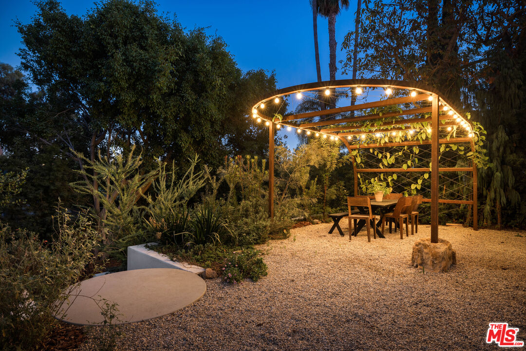 2226 Moreno Dr, Silver Lake