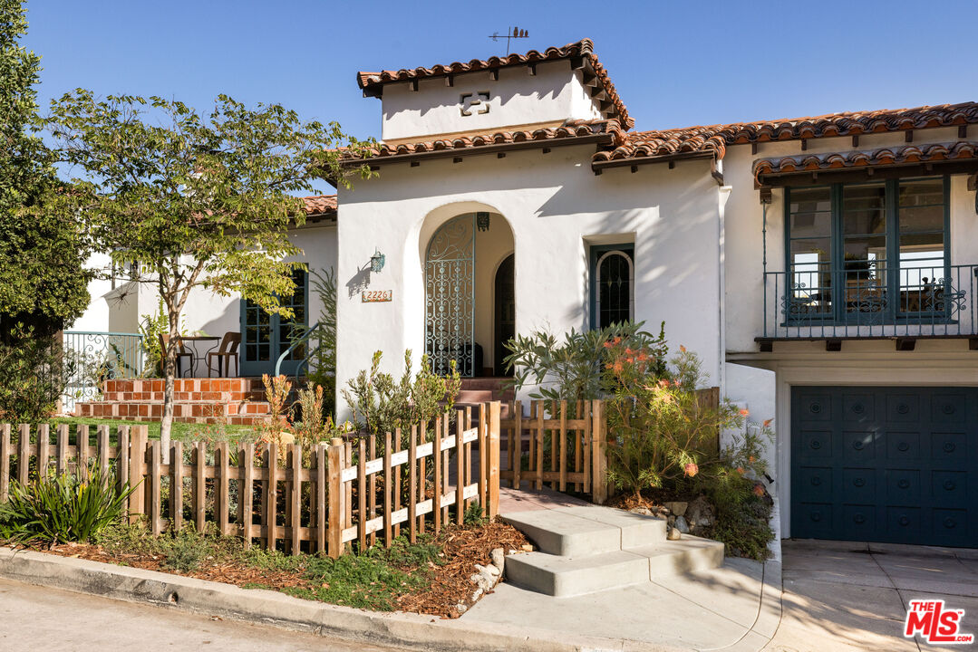 2226 Moreno Dr, Silver Lake