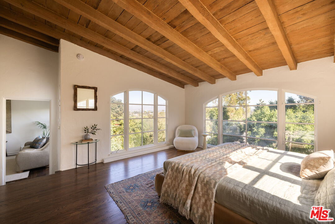 2226 Moreno Dr, Silver Lake