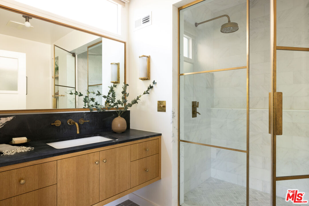 2226 Moreno Dr, Silver Lake
