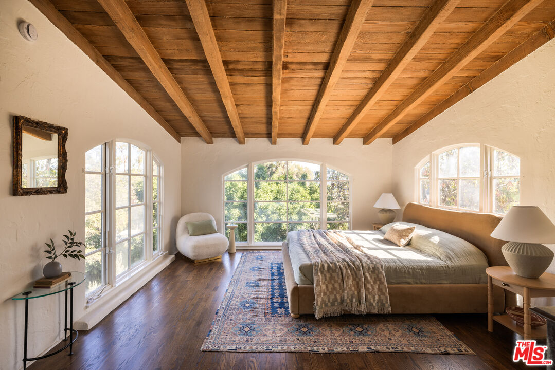 2226 Moreno Dr, Silver Lake