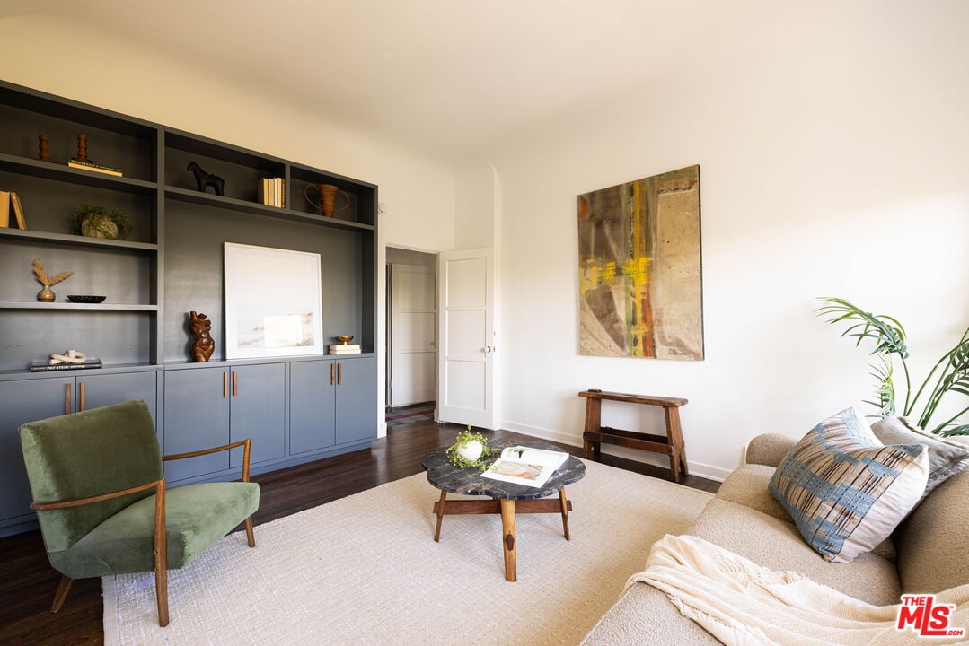 2226 Moreno Dr, Silver Lake