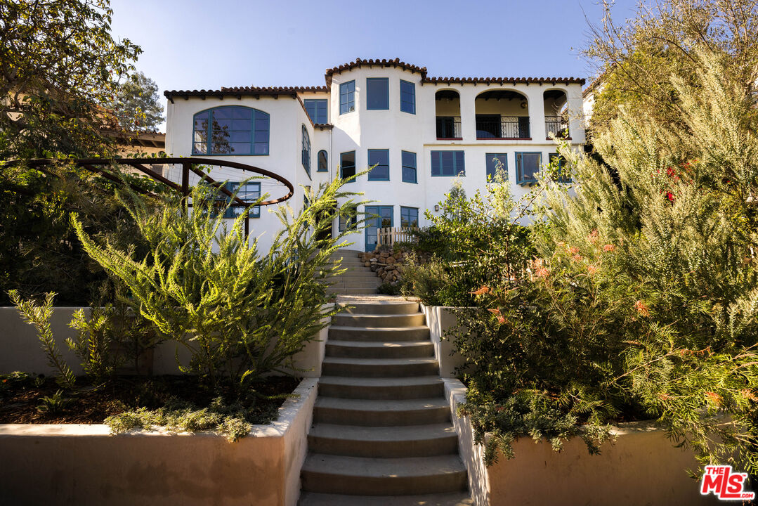 2226 Moreno Dr, Silver Lake