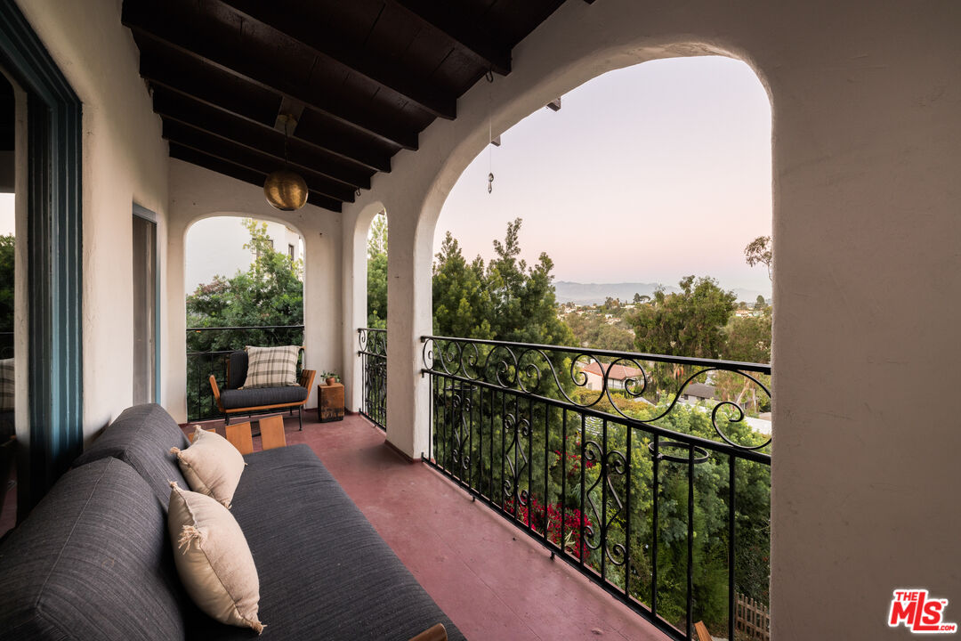 2226 Moreno Dr, Silver Lake