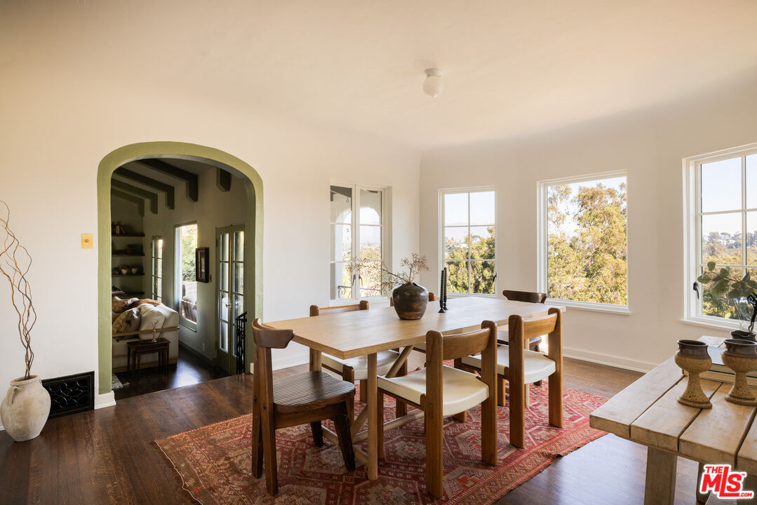 2226 Moreno Dr, Silver Lake