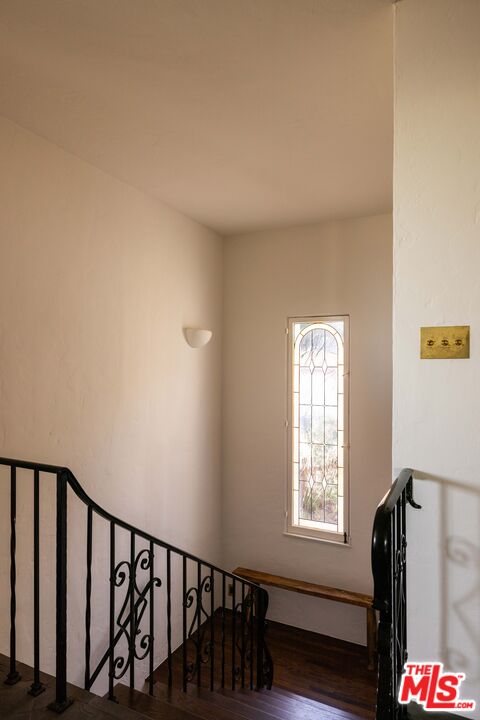 2226 Moreno Dr, Silver Lake