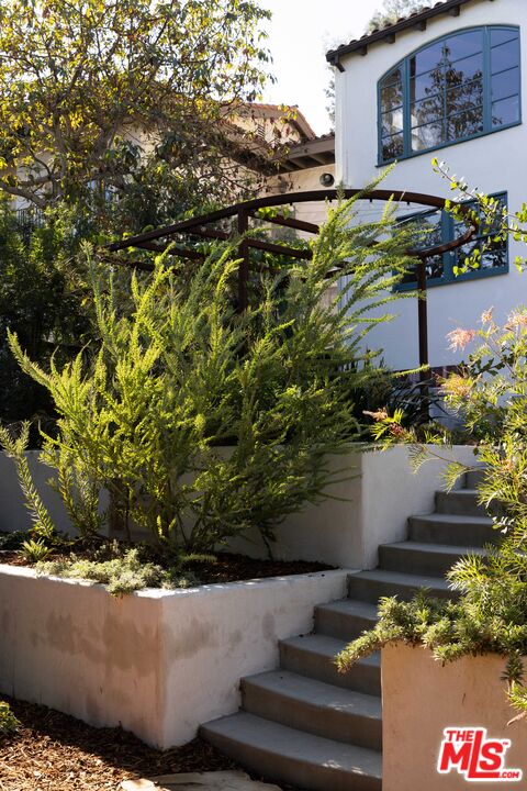 2226 Moreno Dr, Silver Lake