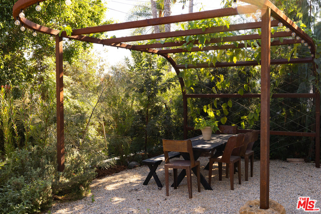 2226 Moreno Dr, Silver Lake