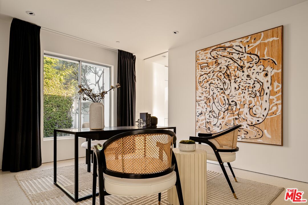 2415 Carman Crest Dr, Sunset Strip