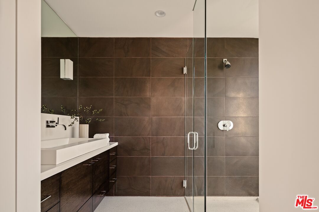 2415 Carman Crest Dr, Sunset Strip