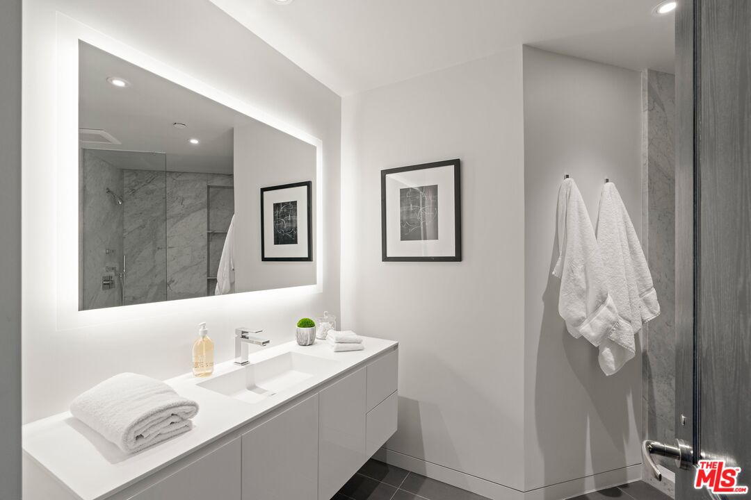 10490 Wilshire Blvd Unit: 2104, Westwood