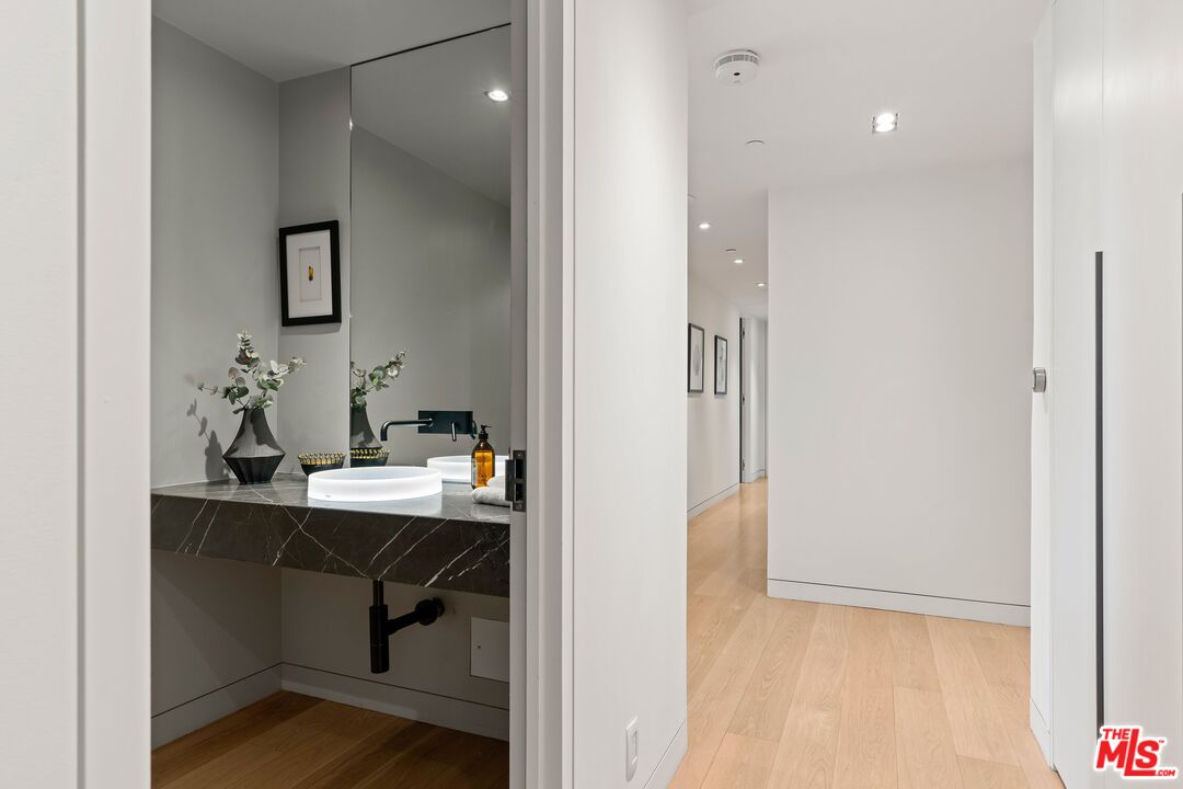 10490 Wilshire Blvd Unit: 2104, Westwood