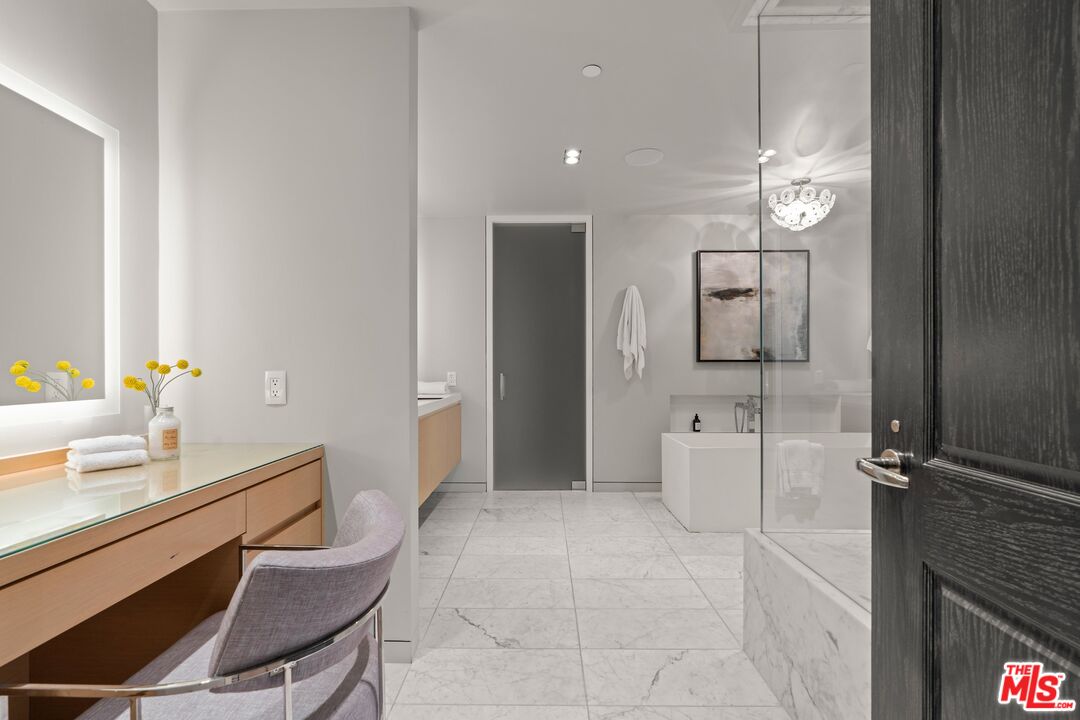 10490 Wilshire Blvd Unit: 2104, Westwood